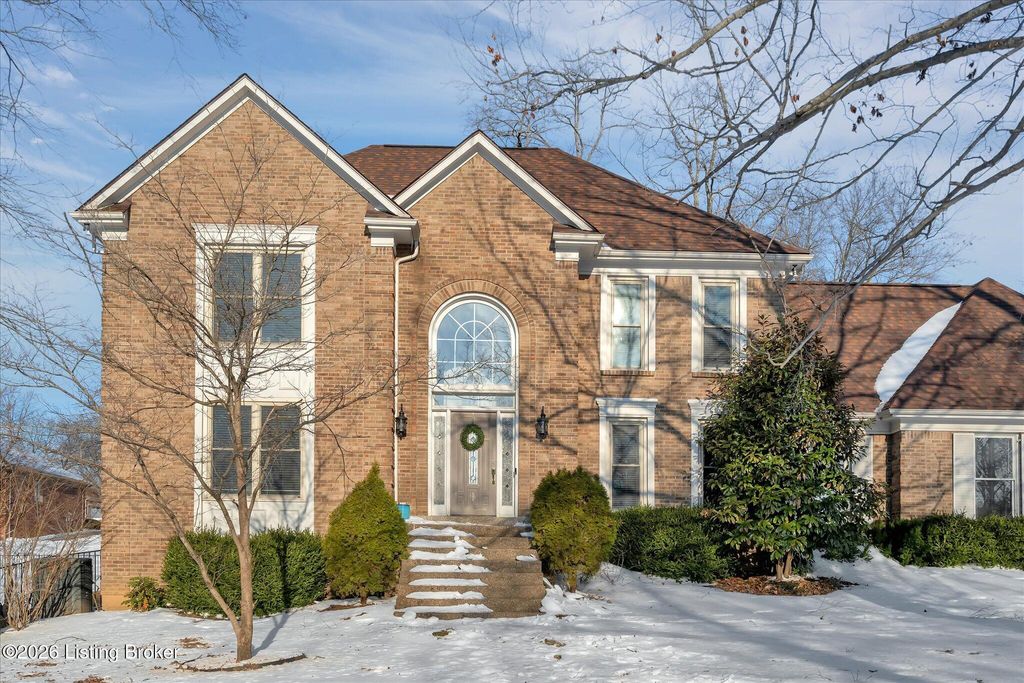 514 Woodlake Dr, Louisville, KY 40245