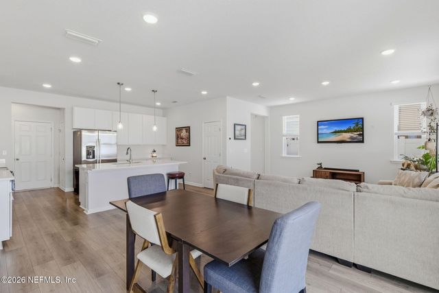 6902 MIRAGE Street, Jacksonville, FL 32244