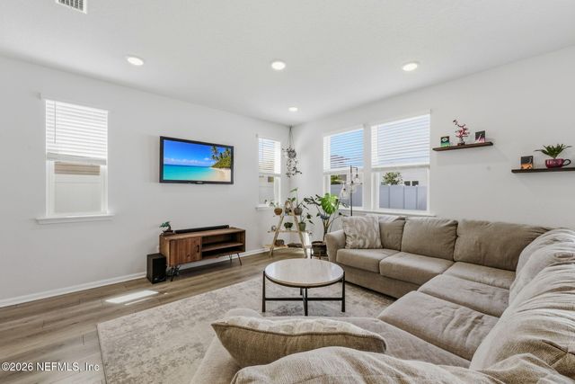 6902 MIRAGE Street, Jacksonville, FL 32244