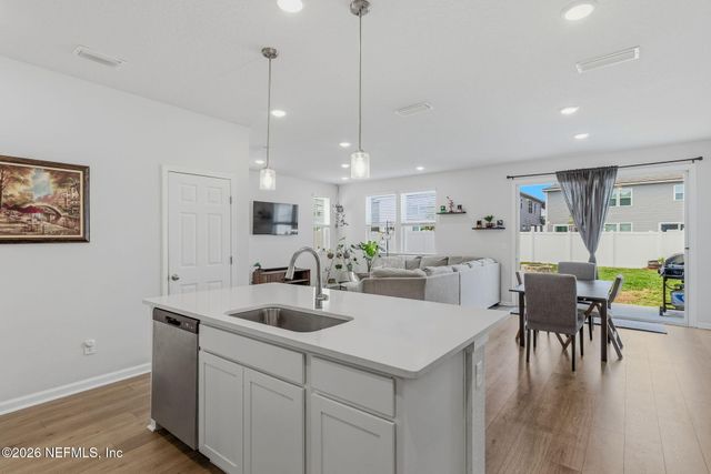 6902 MIRAGE Street, Jacksonville, FL 32244