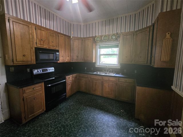 804 Emmanuel Church Road, Conover, NC 28613
