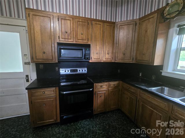 804 Emmanuel Church Road, Conover, NC 28613