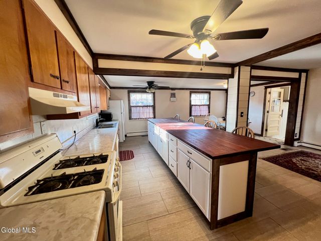 12 Gregory Lane, Colonie, NY 12211