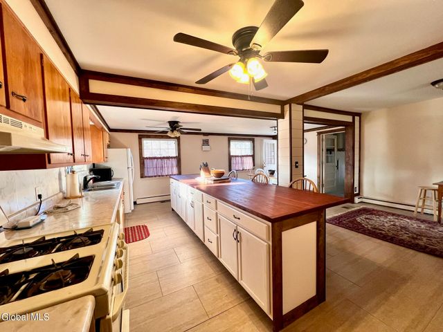 12 Gregory Lane, Colonie, NY 12211