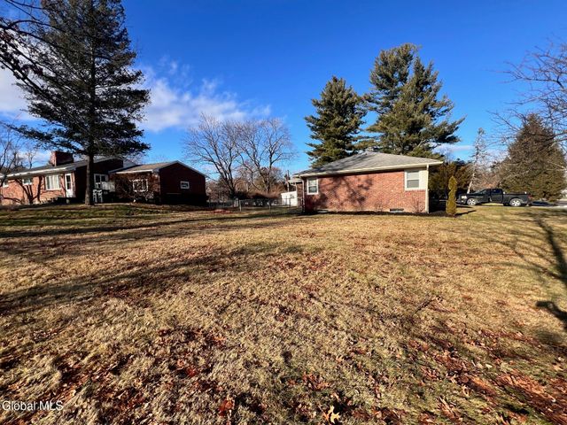 12 Gregory Lane, Colonie, NY 12211