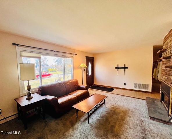 12 Gregory Lane, Colonie, NY 12211