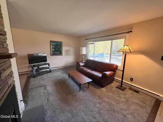 12 Gregory Lane, Colonie, NY 12211