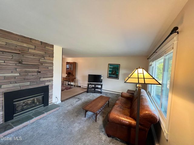 12 Gregory Lane, Colonie, NY 12211