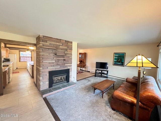 12 Gregory Lane, Colonie, NY 12211