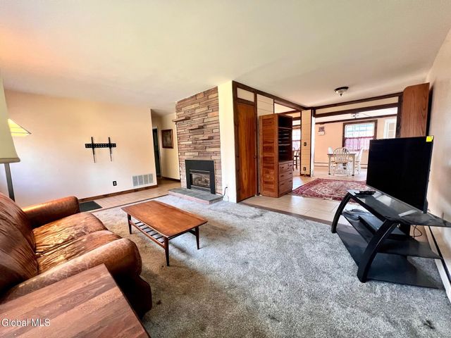 12 Gregory Lane, Colonie, NY 12211