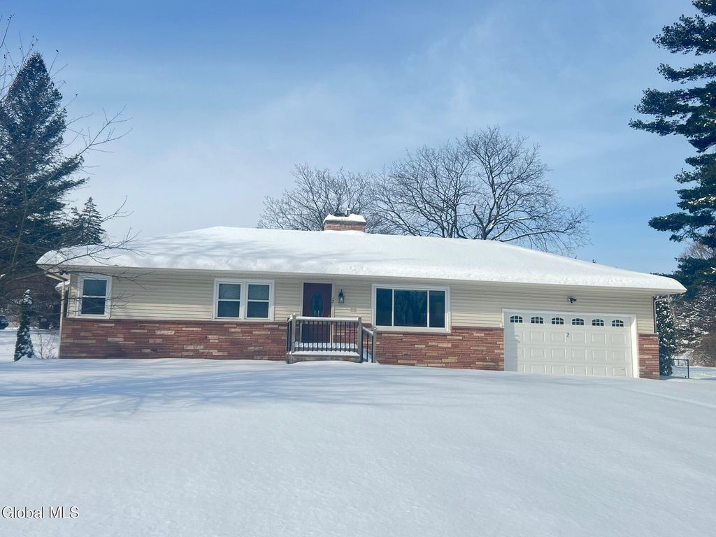 12 Gregory Lane, Colonie, NY 12211