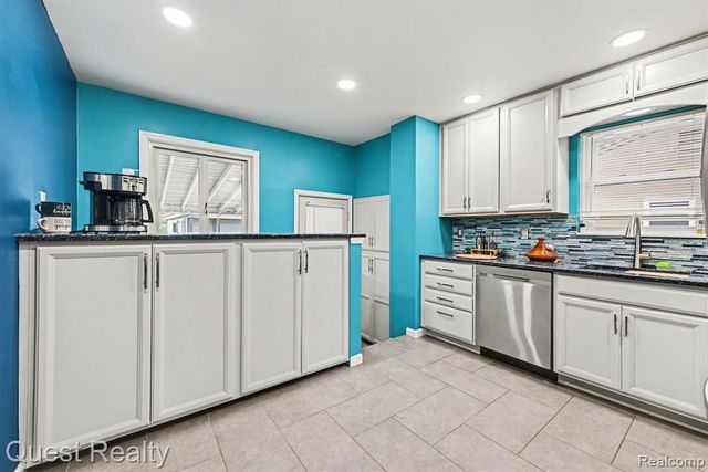 32304 Wisconsin Street, Livonia, MI 48150