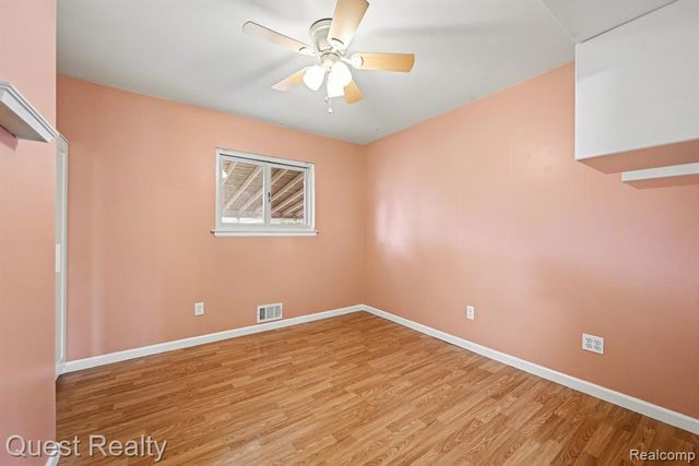 32304 Wisconsin Street, Livonia, MI 48150