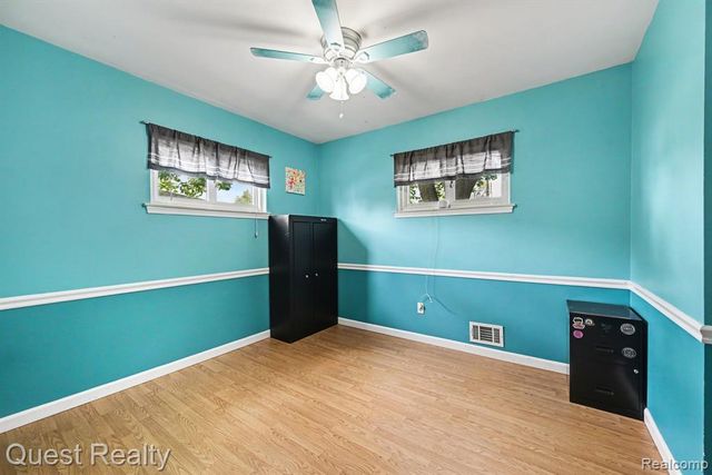 32304 Wisconsin Street, Livonia, MI 48150