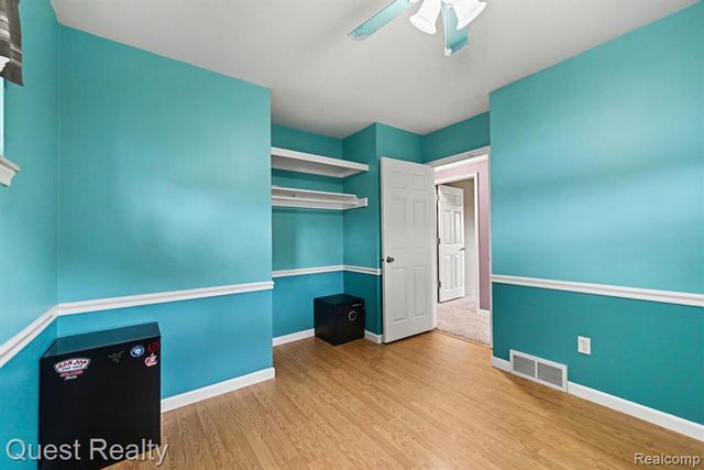 32304 Wisconsin Street, Livonia, MI 48150