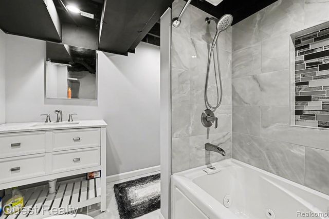 32304 Wisconsin Street, Livonia, MI 48150