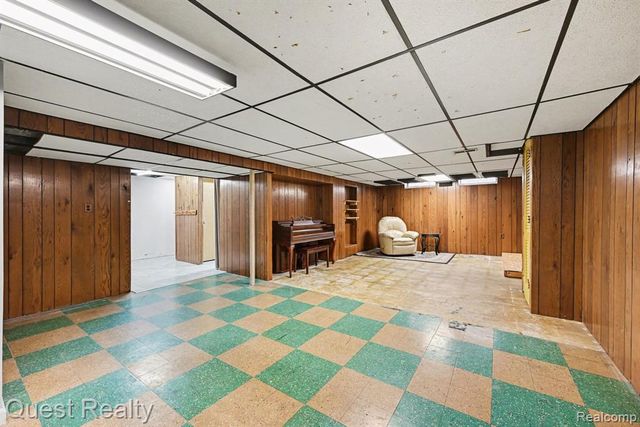 32304 Wisconsin Street, Livonia, MI 48150