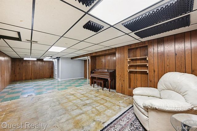 32304 Wisconsin Street, Livonia, MI 48150