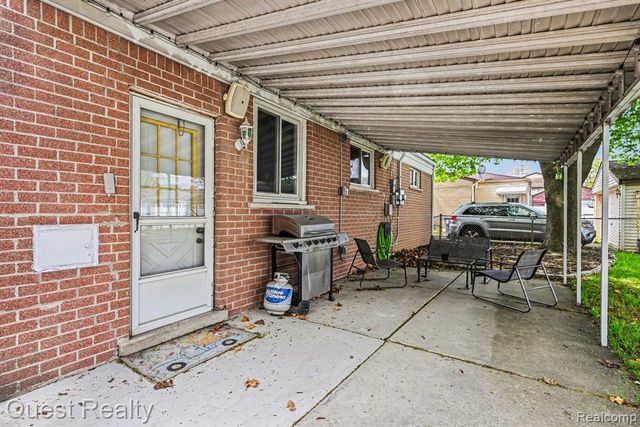 32304 Wisconsin Street, Livonia, MI 48150