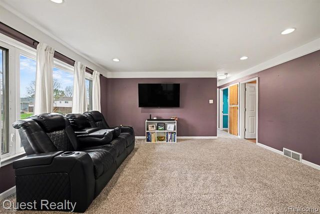 32304 Wisconsin Street, Livonia, MI 48150