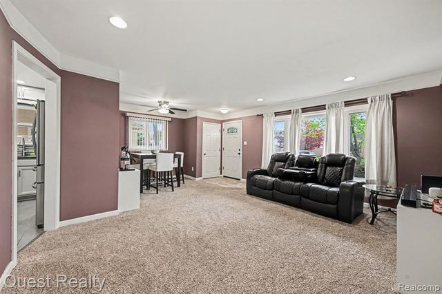 32304 Wisconsin Street, Livonia, MI 48150