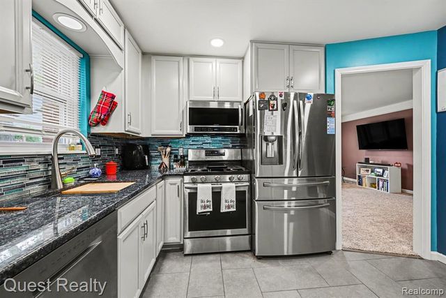 32304 Wisconsin Street, Livonia, MI 48150