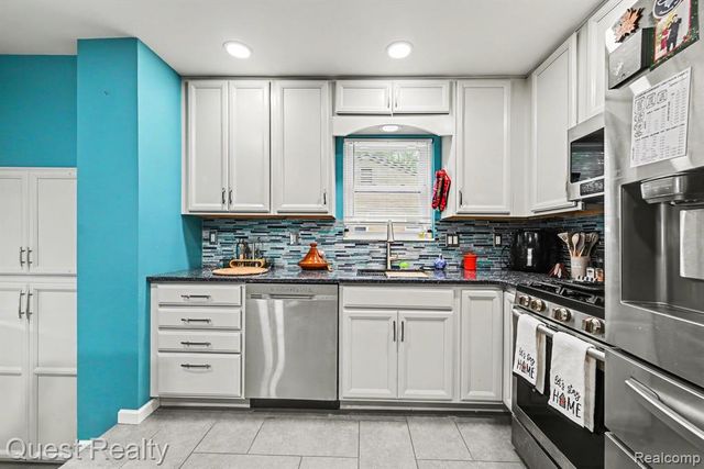 32304 Wisconsin Street, Livonia, MI 48150