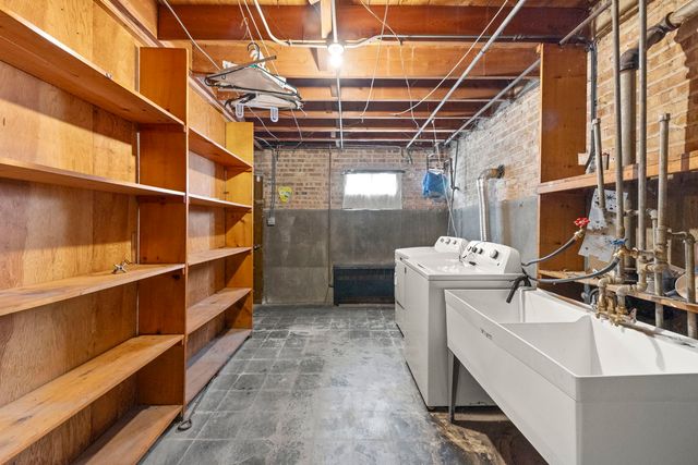 1301 N Latrobe Avenue, Chicago, IL 60651