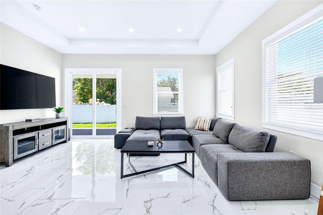 4020 W ARCH STREET, Tampa, FL 33607