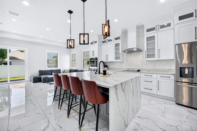 4020 W ARCH STREET, Tampa, FL 33607
