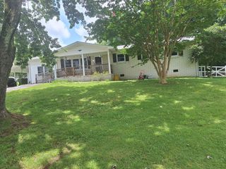 317 Gale Ln, Lawrenceburg, TN 38464