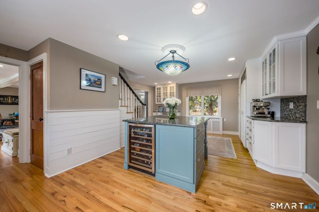 24 Cottage Place, Old Saybrook, CT 06475