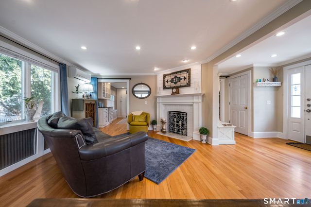 24 Cottage Place, Old Saybrook, CT 06475