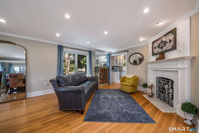 24 Cottage Place, Old Saybrook, CT 06475