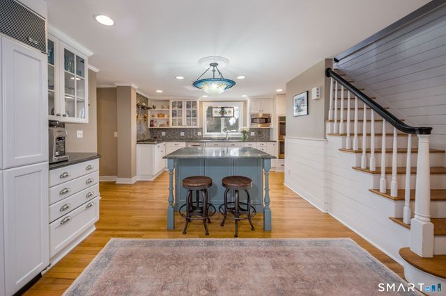 24 Cottage Place, Old Saybrook, CT 06475