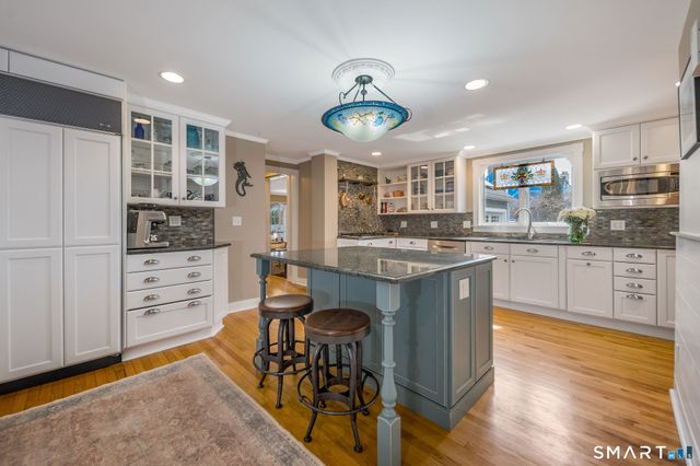 24 Cottage Place, Old Saybrook, CT 06475