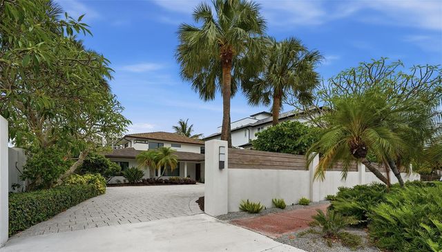 541 S WASHINGTON DRIVE, Sarasota, FL 34236