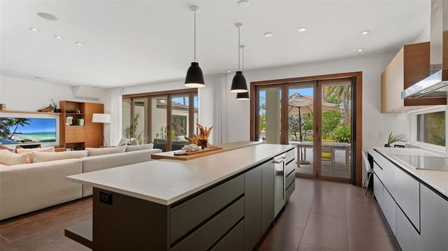 541 S WASHINGTON DRIVE, Sarasota, FL 34236