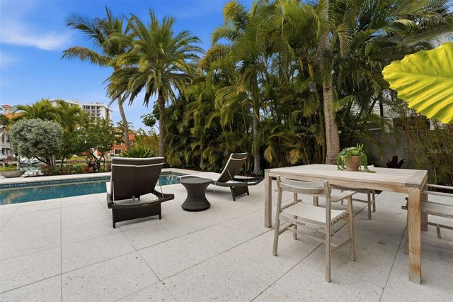541 S WASHINGTON DRIVE, Sarasota, FL 34236