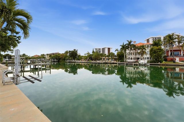 541 S WASHINGTON DRIVE, Sarasota, FL 34236