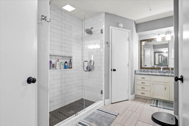 2040 Casa Loma Court, Grapevine, TX 76051