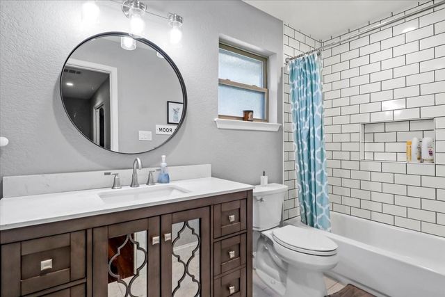 2040 Casa Loma Court, Grapevine, TX 76051