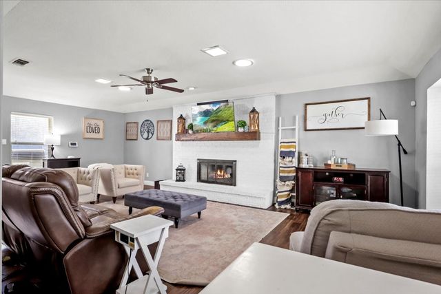 2040 Casa Loma Court, Grapevine, TX 76051