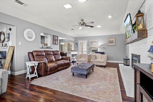 2040 Casa Loma Court, Grapevine, TX 76051