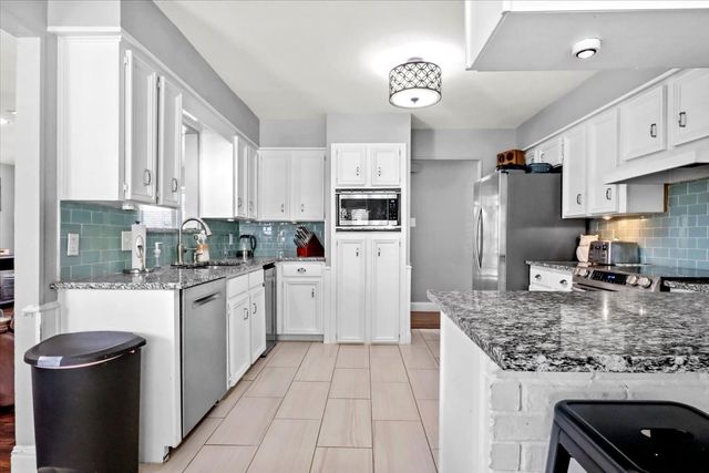 2040 Casa Loma Court, Grapevine, TX 76051