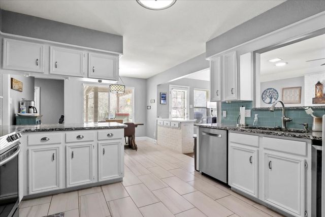 2040 Casa Loma Court, Grapevine, TX 76051