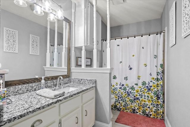 2040 Casa Loma Court, Grapevine, TX 76051