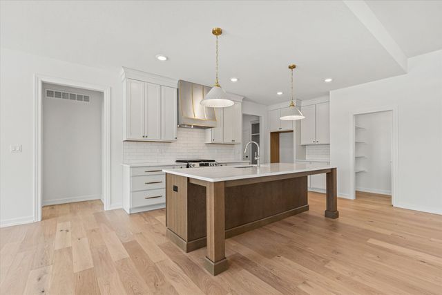 2805 MISTY FLOWER DR, Columbia, MO 65203