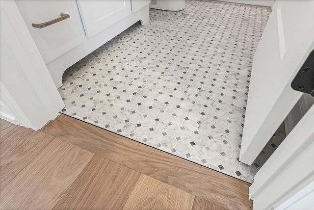 2805 MISTY FLOWER DR, Columbia, MO 65203