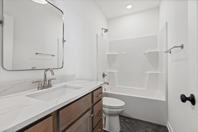 2805 MISTY FLOWER DR, Columbia, MO 65203